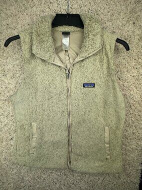 Patagonia Women’s Large Full Zip Fuzzy Beige Vest W Logo, Pockets Outdoors Soft